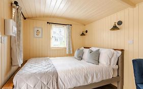 Shepherd'S Hut, Bath