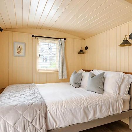 Shepherd'S Hut, Bath Exterior photo