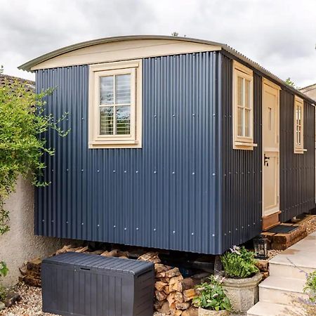 Shepherd'S Hut, Bath Exterior photo