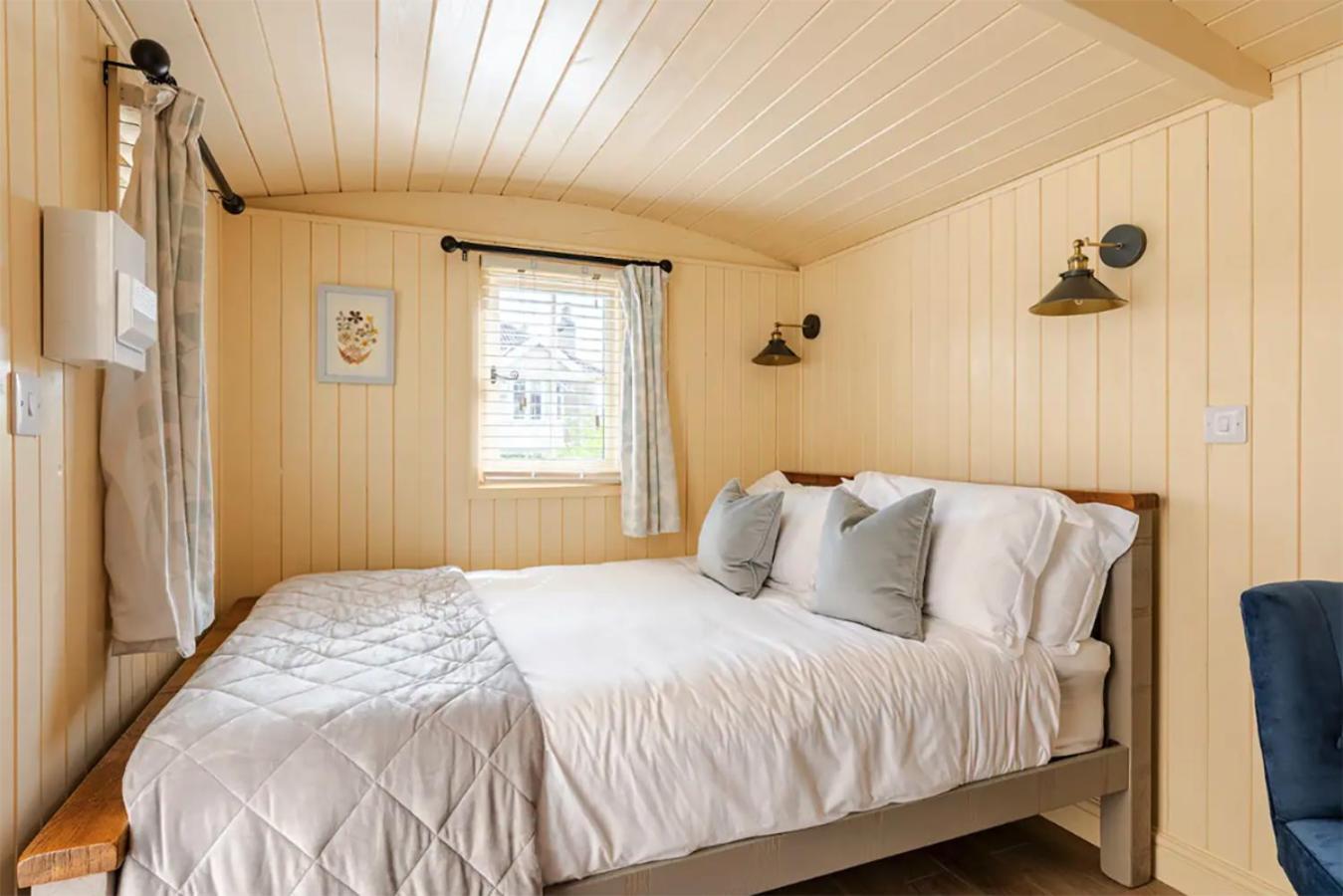 Shepherd'S Hut, Bath Exterior photo