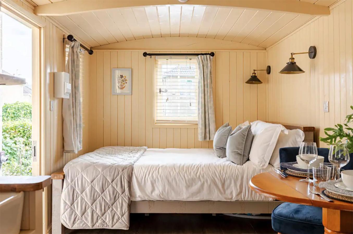 Shepherd'S Hut, Bath Exterior photo
